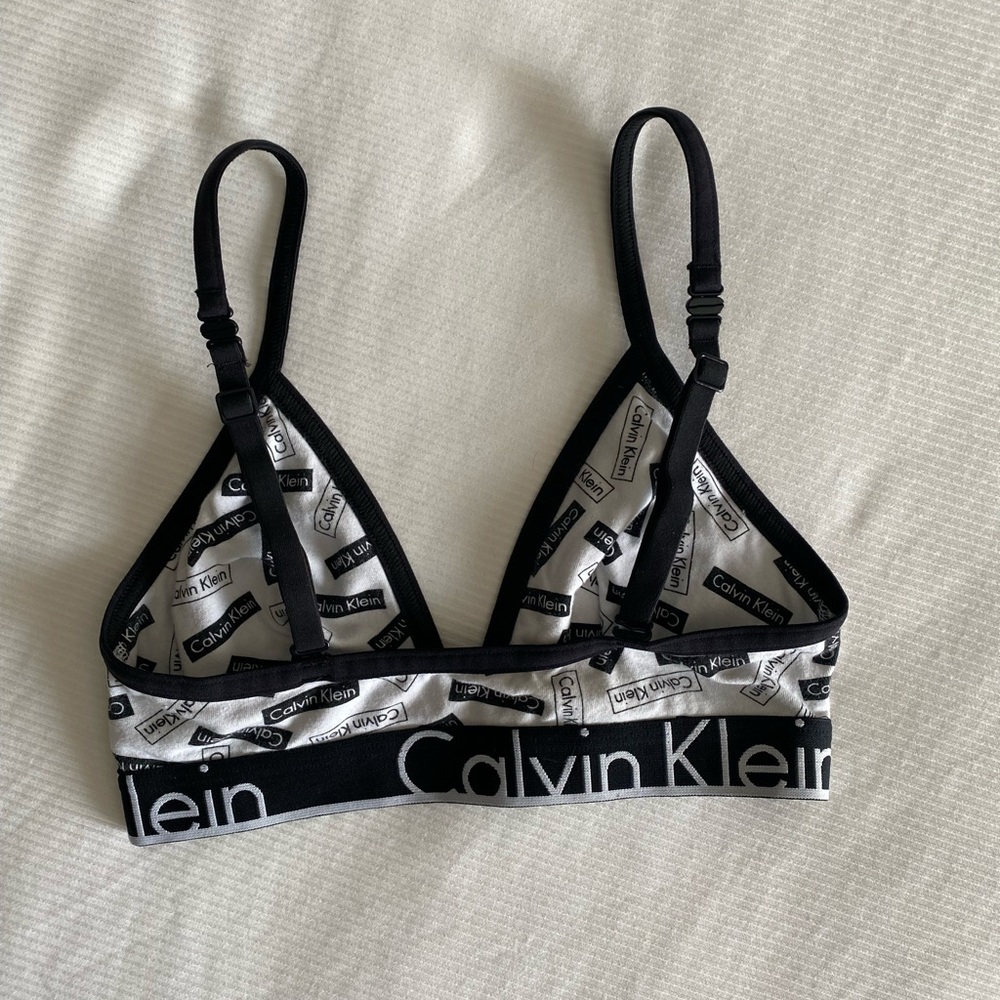 Calvin Klein - Picture 2 of 5